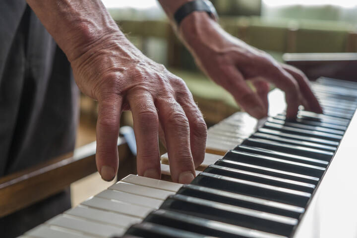 Demenz: Musikbänder sollen Bewegung fördern