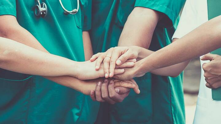 Künftige Regierung muss für mehr Pflegepersonal, bessere Selbstverwaltung der Pflege und engere Zusammenarbeit der Gesundheitsberufe einstehen.