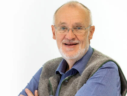 Pflegende können nur Freude an ihrem Beruf haben, wenn sie auch selbst Freude schenken, sagt Wendelin Herbrand, Leiter des Bildungszentrums für Pflegeberufe an der BG Unfallklinik Murnau. 