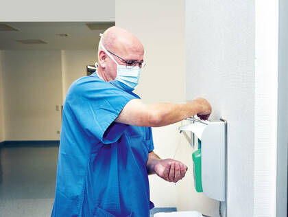 Über die Auswirkungen auf die Praxis der Leitlinie zur Händedesinfektion und Händehygiene der Deutschen Gesellschaft für Krankenhaushygiene.