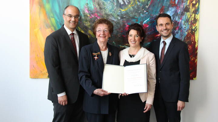 Verdienstkreuz am Bande für Edith Kellnhauser 