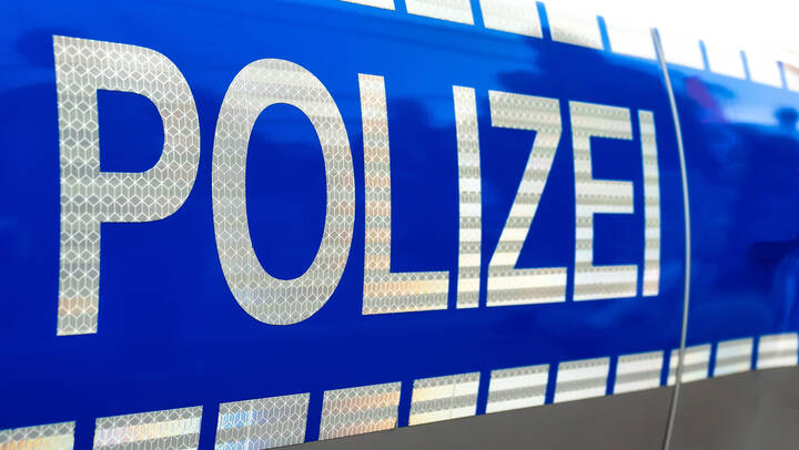 In Essen ist Anklage gegen einen Krankenpfleger erhoben worden. Er soll narkotisierte Patienten vergewaltigt und kinderpornografisches Material besessen haben.