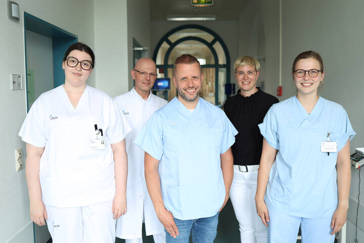 Das "interprofessionelle Unterrichtskonzept" (ipUK) hat sich bewährt und gehört künftig zum festen Bestandteil der Pflegeausbildung am Uniklinikum Münster. 