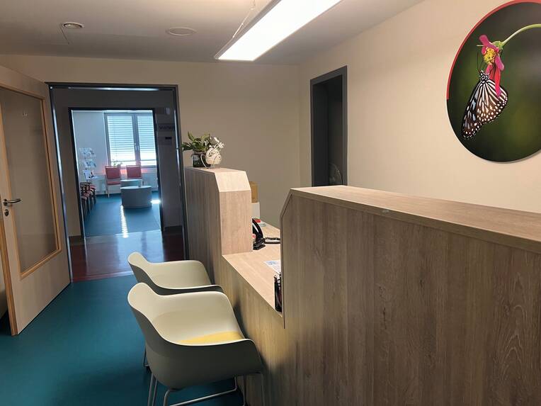 Das Krankenhaus Spremberg hat eine neue Station eingerichtet, die dazu dient, Patienten auf Operationen vorzubereiten und ambulante Patienten nachzuversorgen.