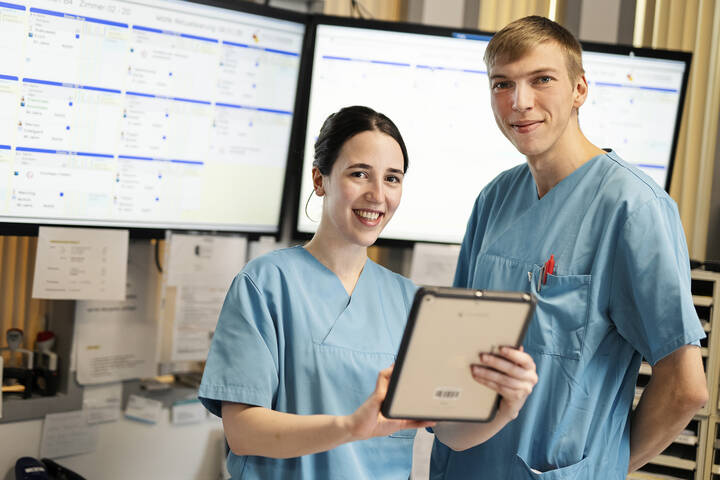 Das Klinikum weitet sein Modellprojekt auf weitere Stationen aus und übernimmt den Ansatz in den Normalbetrieb.