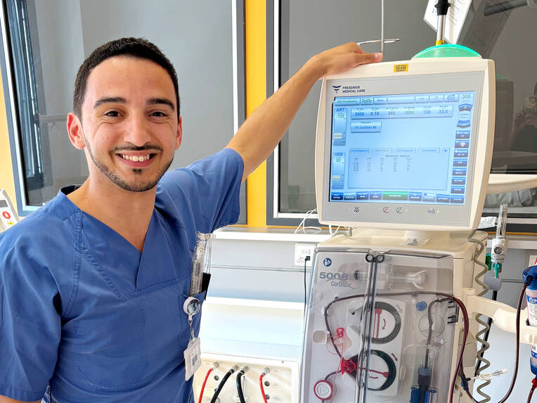 Thiago Paulo da Silva, Pflegefachmann aus Brasilien, berichtet über seinen Weg nach Deutschland, kulturelle Unterschiede im Pflegealltag und seinen Wunsch nach kontinuierlicher Weiterentwicklung. 