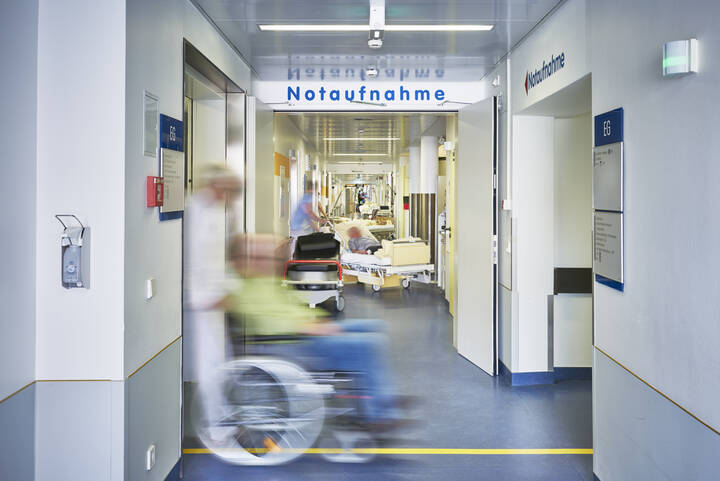 Gewalt gegen Pflegekräfte: Linnemann plant härtere Strafen