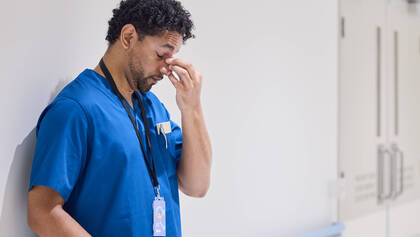 Die Zahl der Beschäftigten im Pflegedienst an deutschen Krankenhäusern ist in den vergangenen Jahren so stark gestiegen wie noch nie. Das geht aus dem neuen Fachkräftemonitoring 2026 der Deutschen Krankenhausgesellschaft (DKG) hervor.