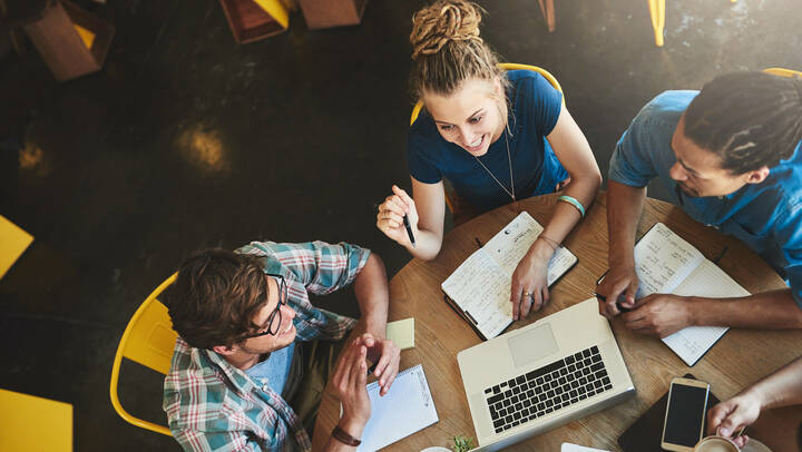 Berufsbegleitend online studieren 