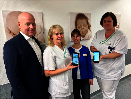 Smarte Technologie sorgt für weniger Laufwege, klarere Prozesse und mehr Zeit für das Wesentliche – die Patientenversorgung. Smarte Technologie sorgt für weniger Laufwege, klarere Prozesse und mehr Zeit für das Wesentliche – die Patientenversorgung.