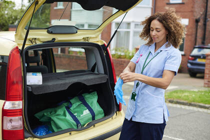 Um die Herausforderungen in der ambulanten Pflege zu bewältigen, gibt es nach Einschätzung von Heinz Lohmann nur einen Weg: Radikale Konsolidierung, Digitalisierung und Professionalisierung. 