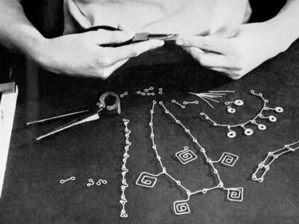 Ein Archivfund aus 1963 zeigt, wie DIY-Ideen einst Teil der Pflegezeitschrift waren – von Silberdrahtschmuck bis zu kreativer Alltagsgestaltung.