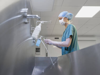 Die neuen Hygienerichtlinien für Regionalanästhesien der Deutschen Gesellschaft für Anästhesiologie und Intensivmedizin verbessern den Infektionsschutz bei neuroaxialen und peripheren Verfahren. 