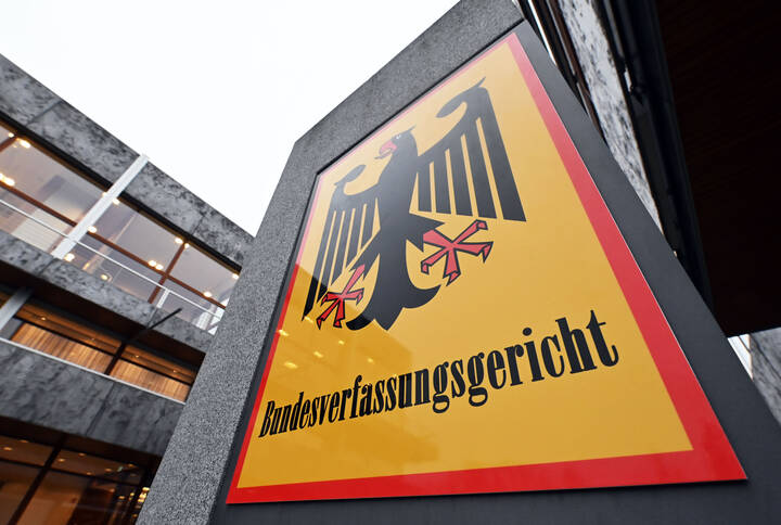 Rund 300 Betroffene haben 74 Verfassungsbeschwerden gegen die „einrichtungsbezogene Impfpflicht“ eingereicht.