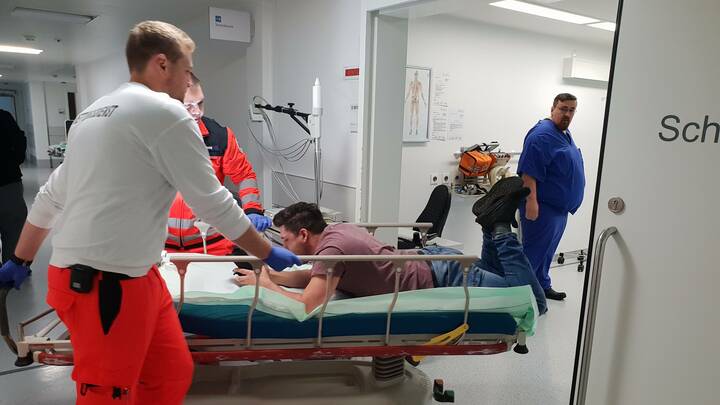 Singender Pfleger begeistert im Netz