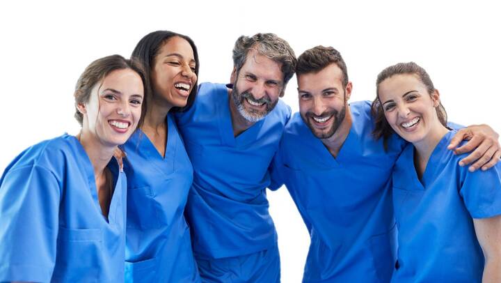 Das Flexteam am Uniklinikum Würzburg wächst: 200 Pflegekräfte sorgen für mehr Dienstplanstabilität. Das Projekt FLEX4UKW zeigt, wie flexible Arbeitsmodelle in der Pflege funktionieren.