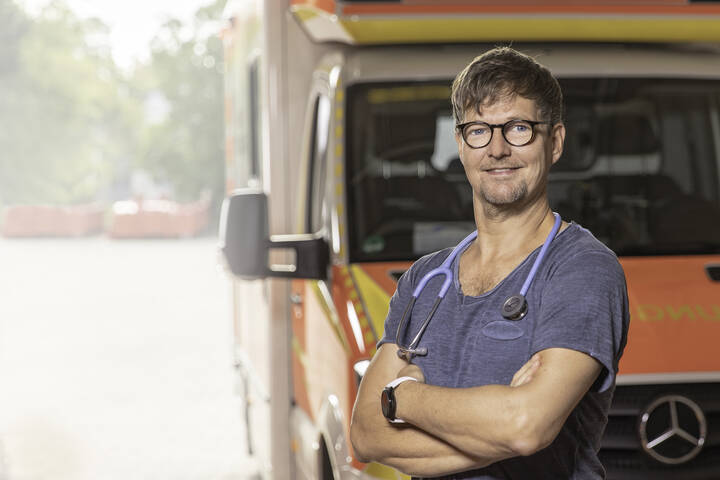 Comedian Lüder Warnken ist mit seinem aktuellen Programm auf dem Deutschen Fachpflegekongress | Deutschen OP-Tag (DFK) zu Gast.