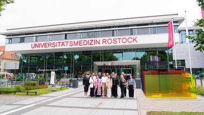 Usbekische Lehrkräfte absolvieren Pflegeschulung in Rostock