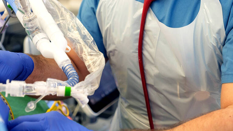 Das Befugniserweiterungsgesetz (BEEP) markiert einen Wendepunkt: Erstmals können Pflegefachpersonen eigenständig heilkundliche Leistungen erbringen und abrechnen. Der Artikel ordnet Hintergründe, strukturelle Hürden und die Bedeutung des Systemwechsels für die Versorgung ein.