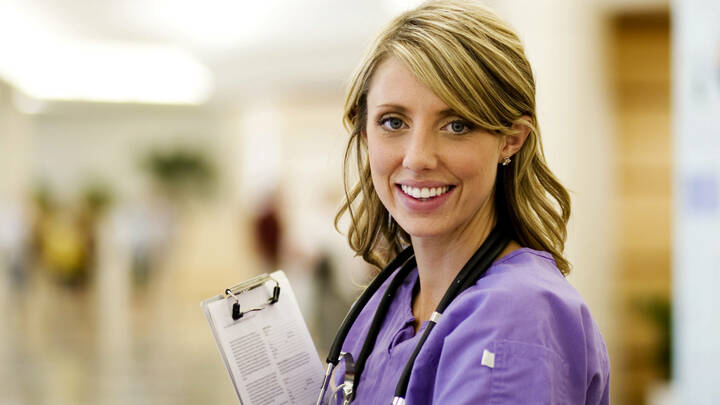 Für den Nachwuchspreis der BGW können sich interessierte Pflege-Azubis noch bis 15. November bewerben.