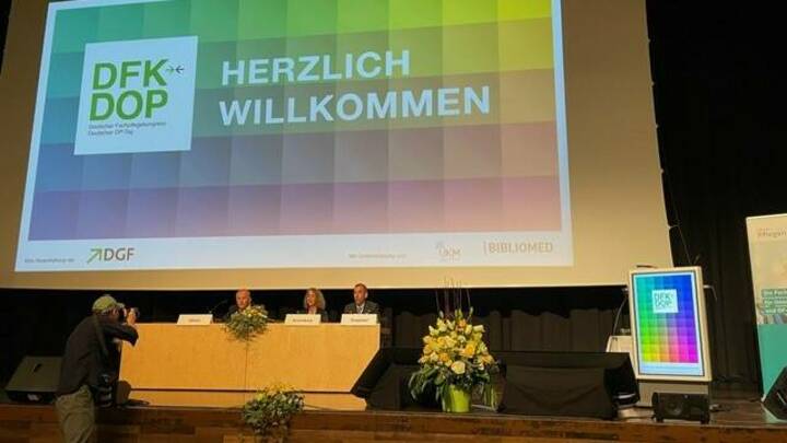 Welche Relevanz erhält die Fachpflege künftig? Nur eine der zentralen Fragen auf dem diesjährigen DFK. 750 Teilnehmer, 35 Aussteller, rund 60 Vorträge und Diskussionsrunden widmen sich explizit der Fachpflege.