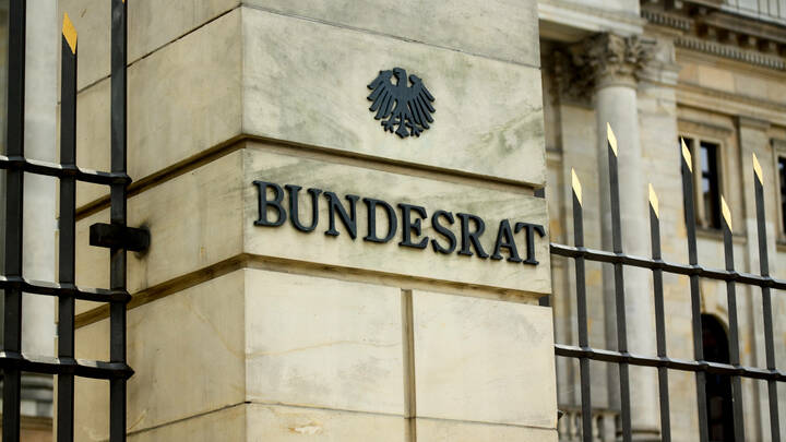 Bundesrat warnt vor Kompetenzverlust in der Altenpflege