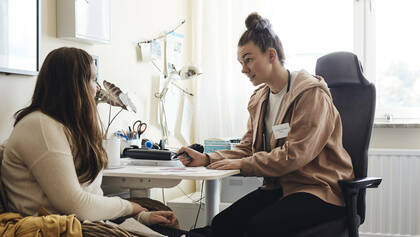 Aktuell gibt es hierzulande rund 100 School Nurses; weitere Bundesländer sind interessiert oder wollen zusätzliche Fachkräfte einstellen.