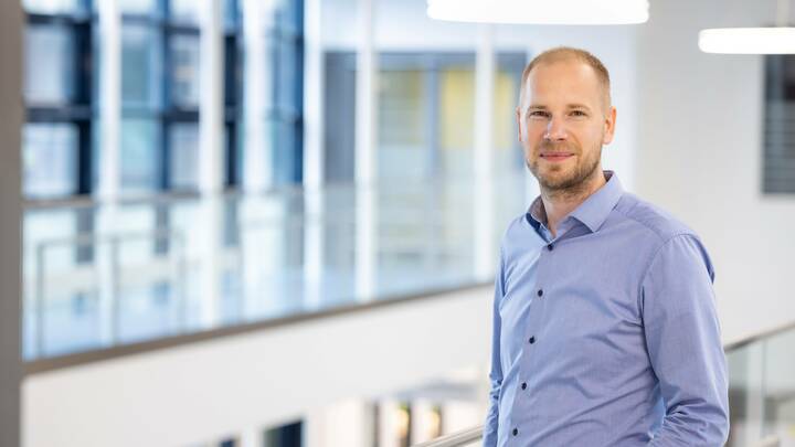 Patrick Evel ist seit 2023 Pflegedirektor am Städtischen Klinikum Lüneburg.