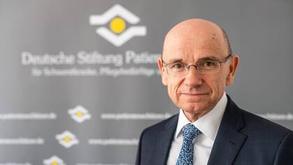 Laut dem Vorsitzenden der Deutschen Stiftung Patientenschutz, Eugen Brysch, fordern Serienmorde in Kliniken und Pflegeheimen mehr Opfer als die organisierte Kriminalität.