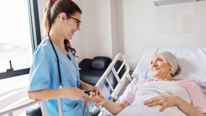 Bayern startet Kampagne zum Pflege-Quereinstieg mit Fokus auf generalistische Ausbildung und berufliche Perspektiven. Bayern startet Kampagne zum Pflege-Quereinstieg mit Fokus auf generalistische Ausbildung und berufliche Perspektiven.