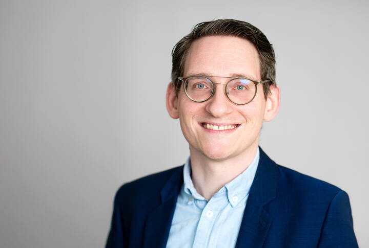 Arne Evers zeigt, warum Zufriedenheit kein Maßstab für Finanzierung ist – und wie das Pflegebudget zum Symbol eines tieferen Systemproblems wurde.