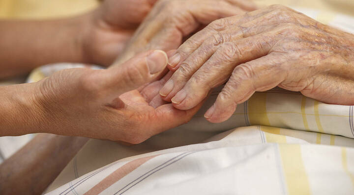 Der freiwillige Verzicht auf Essen und Trinken ist nach Ansicht der Deutschen Gesellschaft für Palliativmedizin nicht als Suizid zu werten.