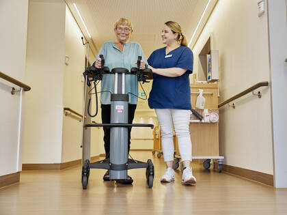 Der aktualisierte Expertenstandard zur Sturzprophylaxe wurde 2023 in 17 Krankenhäusern und 12 Pflegeeinrichtungen praktisch erprobt. 