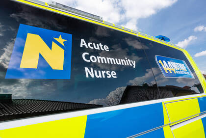 In Niederösterreich helfen Acute Community Nurses in Notsituationen und versorgen jährlich mehr als 4.000 Patientinnen und Patienten zu Hause. 