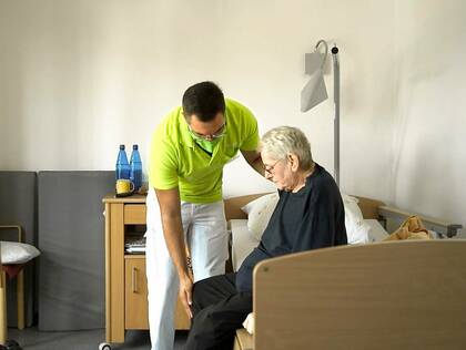 Führt die regelhafte Verankerung der Kinästhetik sowohl für die pflegebedürftigen Menschen als auch das Personal zu positiven Effekten? 