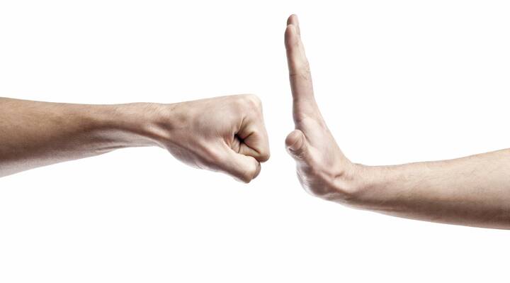 Während Präventions- und Krisenstrategien andernorts politisch unterstützt werden, sind Ausbildungsstätten der Pflege bislang ausgeschlossen. Pflegeschulen kritisieren dies.