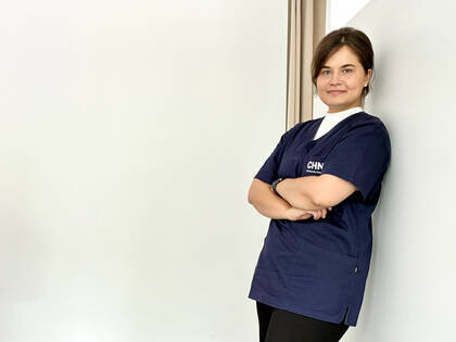 Community Health Nurse Çağla Kurtçu im Porträt
