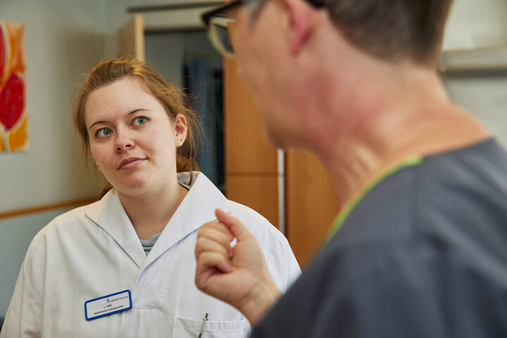 Die US-Pflegewissenschaftlerin Mary Curry Narayan empfiehlt, den Pflegeprozess um zwei Schritte zu ergänzen und als "wissenschaftliche Methode der Pflege" neu zu definieren. Ziel: mehr Patientenorientierung und Sicherheit.