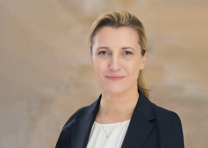Pflegefachpersonen sollen ihre Zeit dort einsetzen können, wo sie am meisten gebraucht wird – bei der direkten Versorgung der Patientinnen und Patienten, sagt die Präsidentin der Pflegekammer NRW, Sandra Postel.
