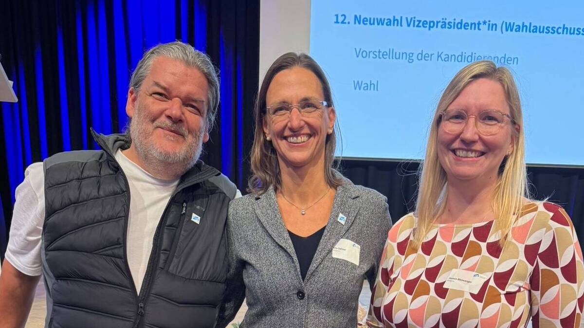 2. Vizepräsident Michael Wetterich zusammen mit der neuen VdPB-Präsidentin Rita Zöllner und der ebenfalls neu gewählten 1. Vizepräsidentin Jasmin Bieswanger (v. l.).