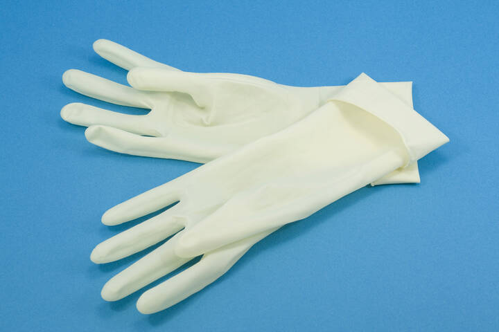 Die DKG warnt vor drohenden Engpässen bei Einmalhandschuhen, Schutzausrüstung und weiteren für den Krankenhausbetrieb unverzichtbaren Produkten.