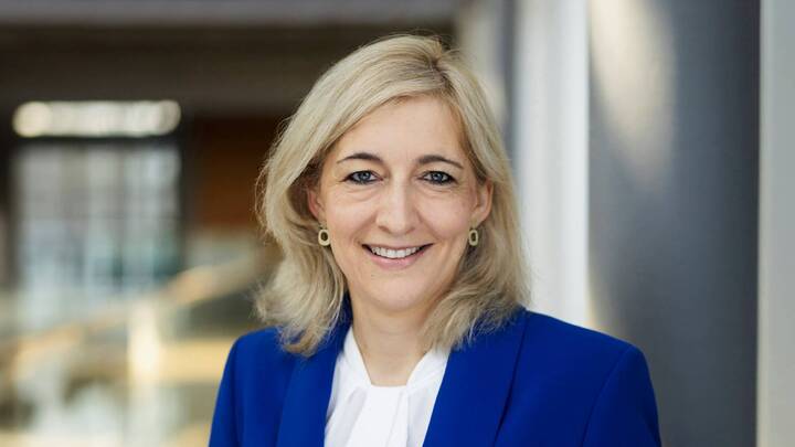 Ganz oben auf der Agenda von Bundesgesundheitsministerin Nina Warken (CDU) steht die Reform des Krankenhausversorgungsverbesserungsgesetzes (KHVVG). Auch die Pflegegesetze sollen zügig in das Gesetzgebungsverfahren gehen.