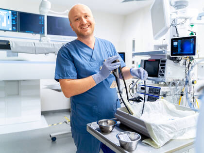 Das "Pathway to Excellence Program" des ANCC bietet eine Zertifizierung für Pflegeorganisationen, die sich durch gute Arbeitsbedingungen und Pflegequalität auszeichnen. Programmdirektorin Christine Pabico erläutert den Fokus des Programms.