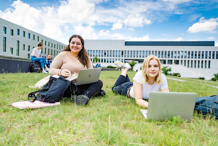 Die Universität Osnabrück bildet die Pflegelehrer*innen von morgen aus – professionell, modern und zukunftsorientiert.
