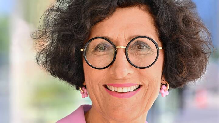 DBfK-Präsidentin Vera Lux fordert faire und nachhaltige Reformen der Sozialsysteme – mit Blick auf Pflege und gesellschaftlichen Zusammenhalt.