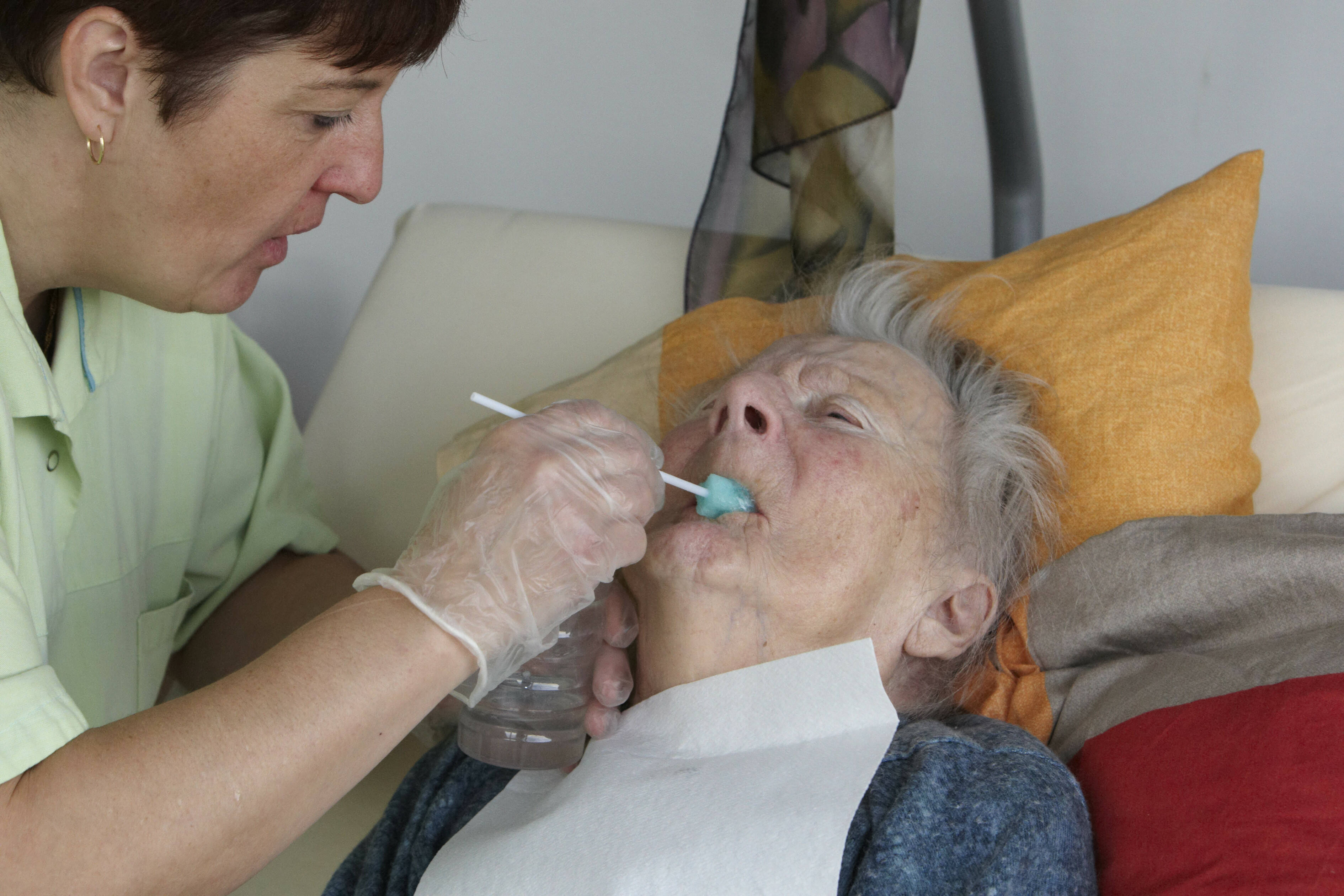 Stationäre Pflege - Bayern kündigt 5-Punkte-Plan für Pflege in Heimen an