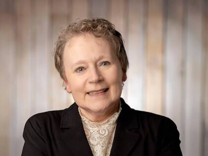 Krankenhäuser sind verpflichtet, Patienten beim Übergang in die ambulante Versorgung zu begleiten. Eine Projektarbeit zeigt, wie Patientenlotsen chronisch kranke, onkologische und multimorbide Menschen gezielt unterstützen können.