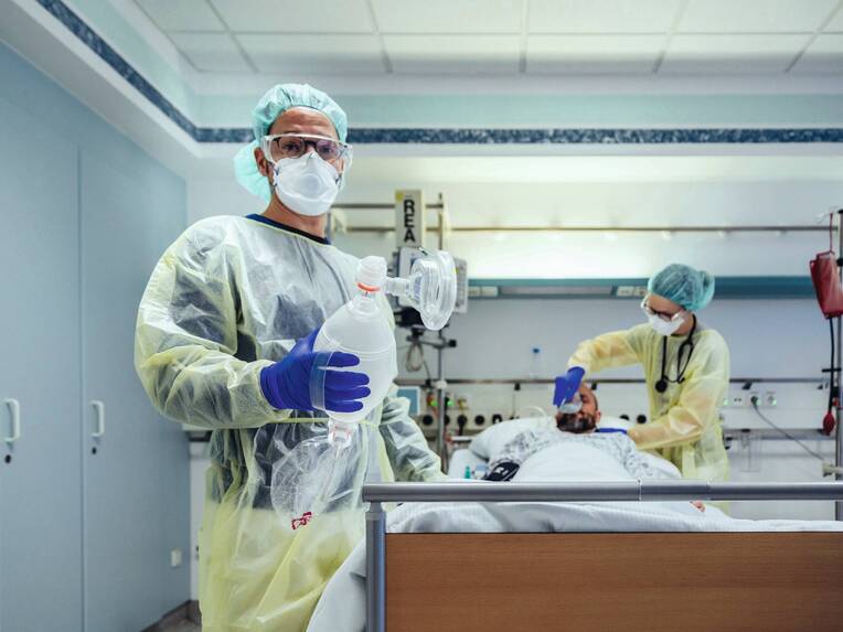Im Juli 2024 erschien die aktuelle Fassung der S3-Leitlinie „Intensivmedizin nach Polytrauma“. Der Autor stellt einige Behandlungsempfehlungen vor.
