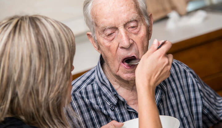 Jeder sechste Pflegebedürftige muss zum Sozialamt