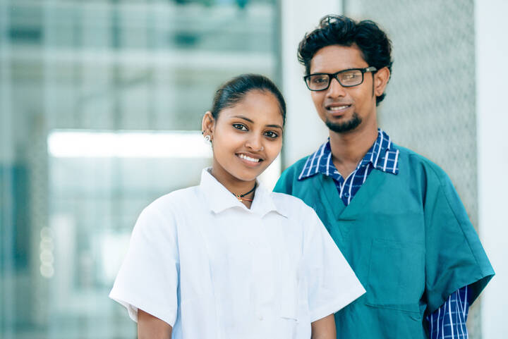 Die Bundesregierung wirbt um indische Talente, um hierzulande dem Fachkräftemangel unter anderem in der Pflege Herr zu werden. 